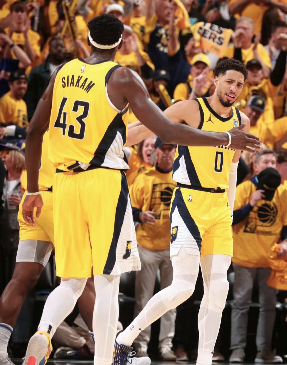 美国男篮力克雷霆，丹尼·格林送出助攻