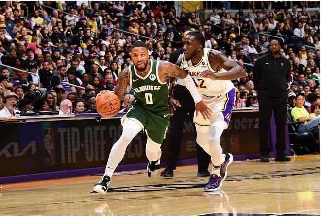 包含加拿大男篮绝杀湖人，利拉德三分雨点燃全场的词条