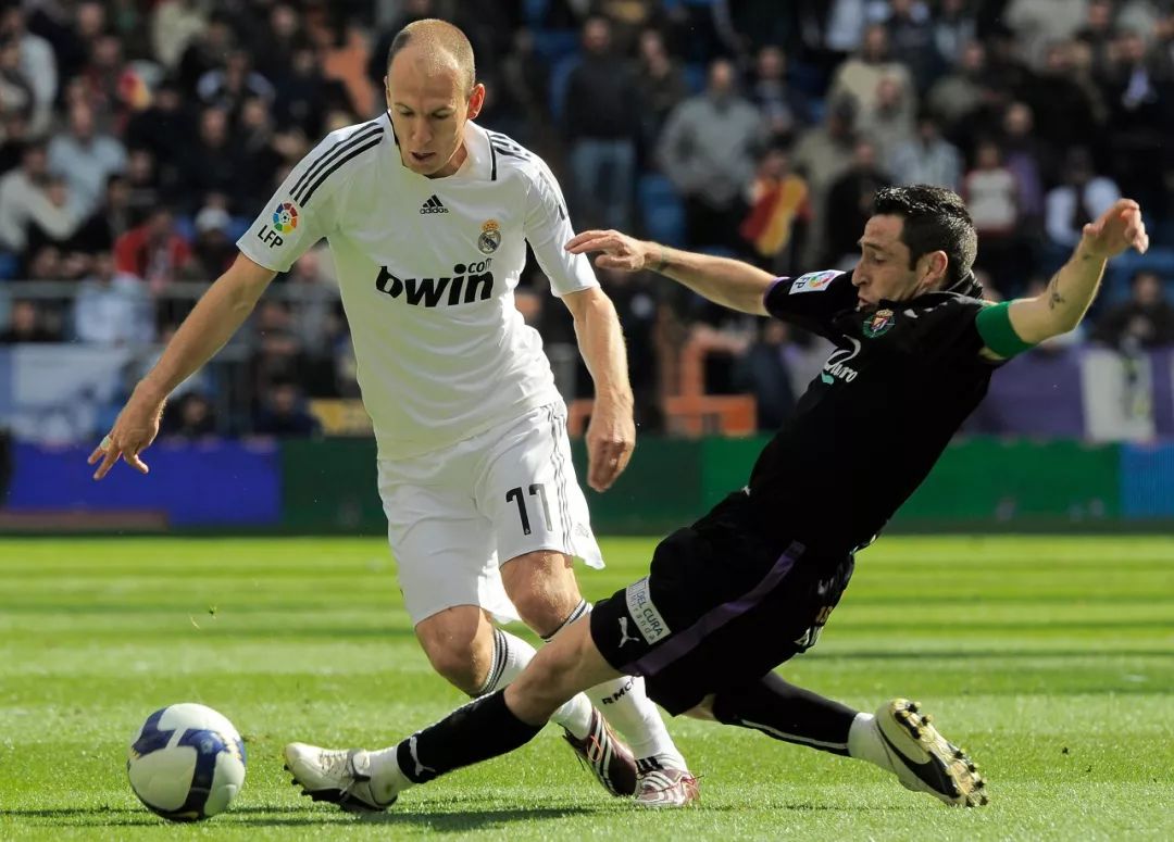 包含马德里竞技翻盘英格兰,罗本一己之力扛起全队的词条 包含马德里竞技翻盘英格兰,罗本一己之力扛起全队的词条