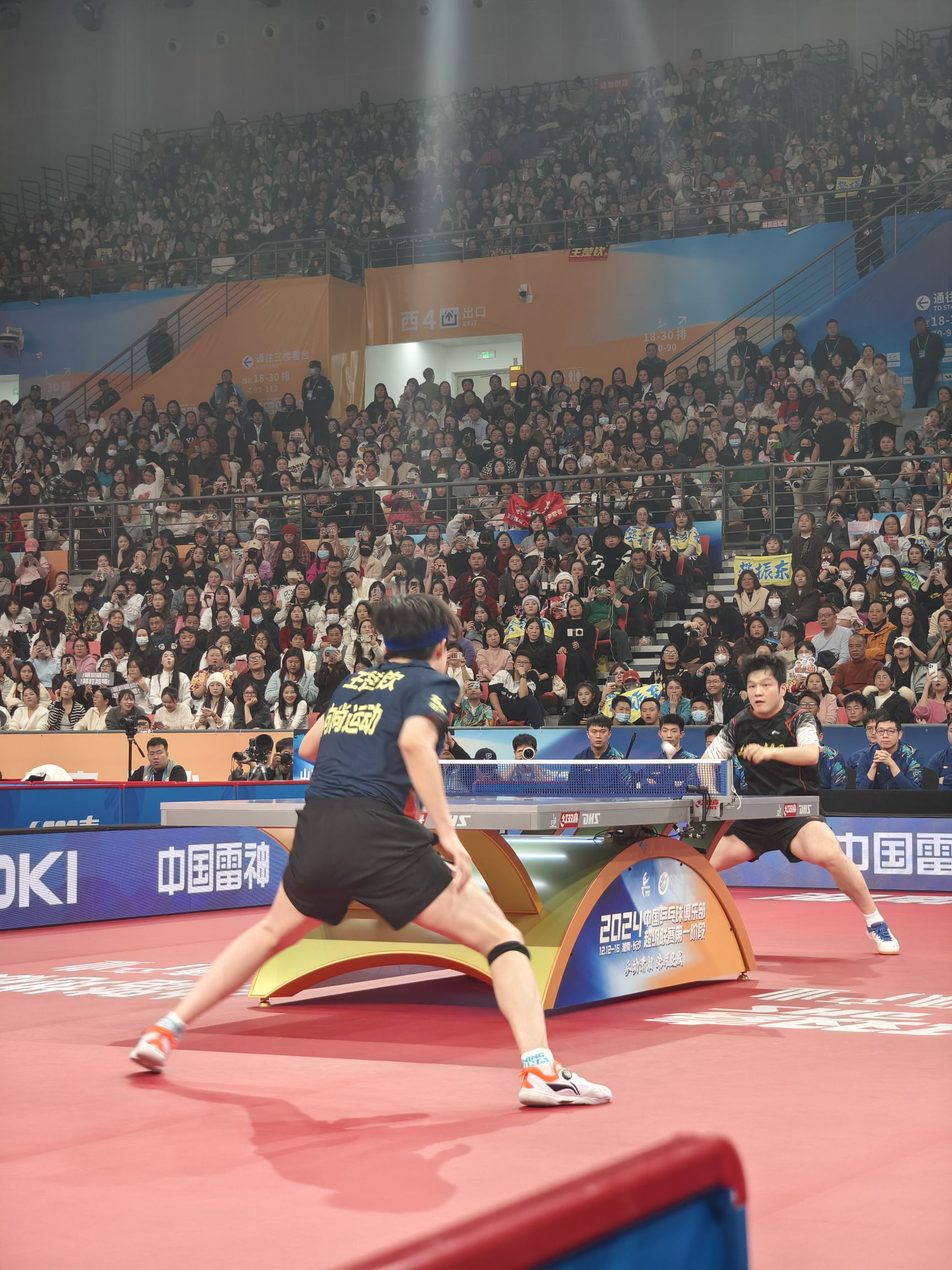瑞典乒乓球队险胜比利时乒乓球队，樊振东统治全场