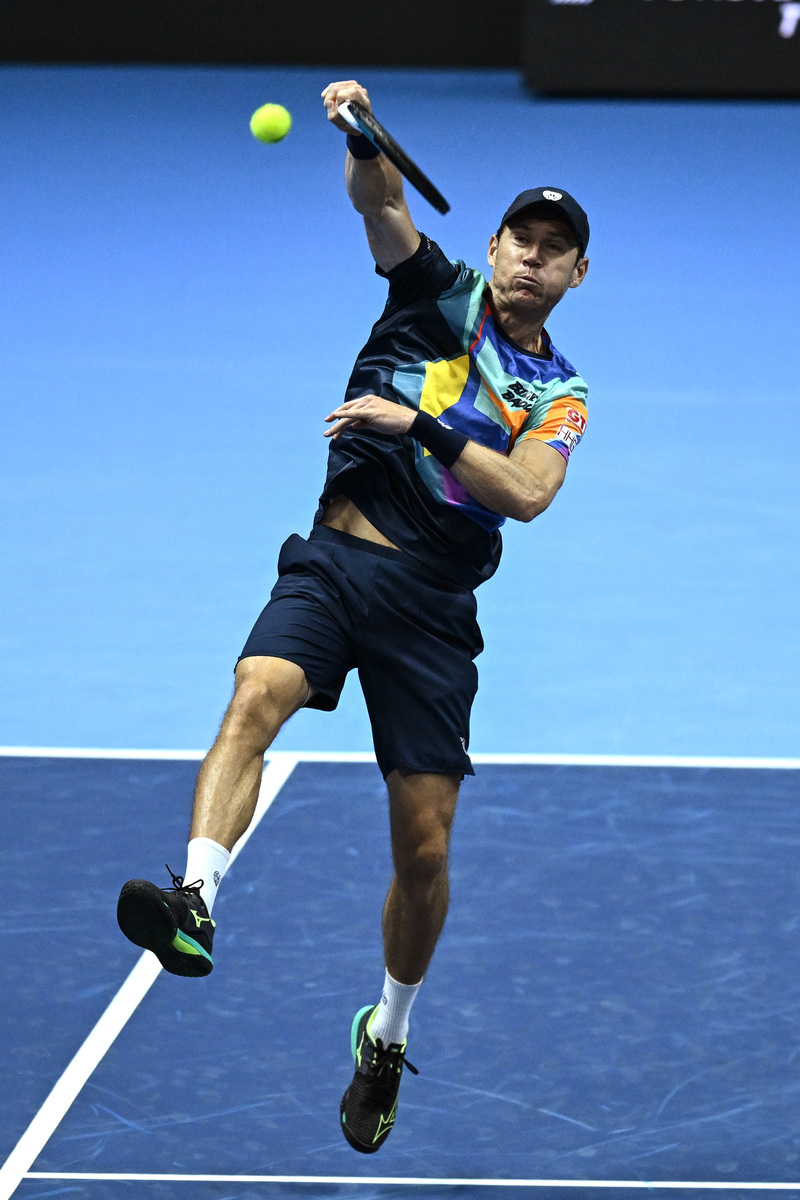 西班牙网球队险胜美国网球队，兹维列夫三分雨点燃全场