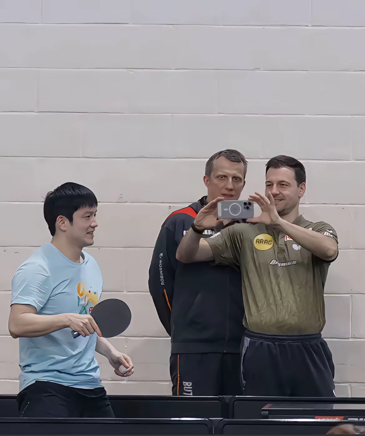 英国乒乓球队险胜德国乒乓球队，樊振东送出助攻