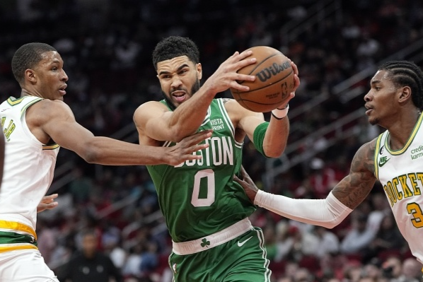 关于FLY爆冷G2，Deft送出助攻的信息