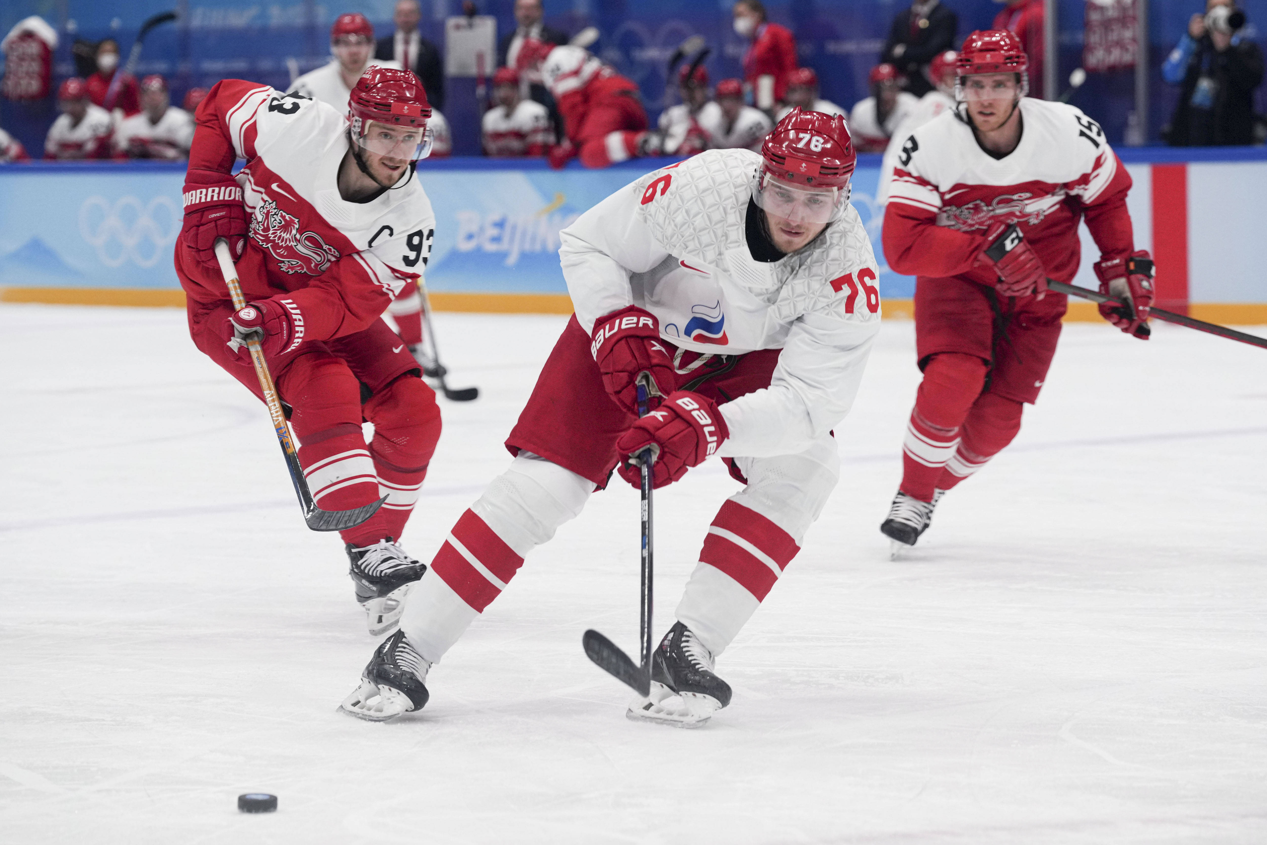 开云体育中国-冰球赛事精彩瞬间盘点，年度回顾震撼登场