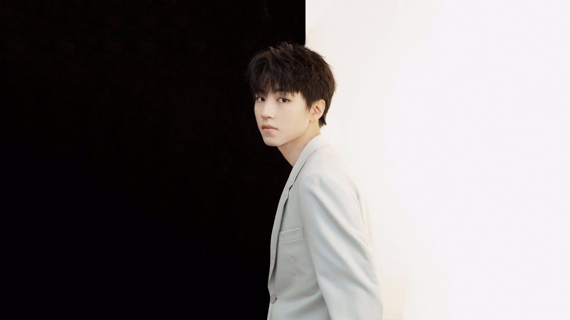 开云体育官网-纪律的胜利与天才的闪光，当塞内加尔用集体铁壁围困黄潜，巴雷拉奏响个人英雄主义交响