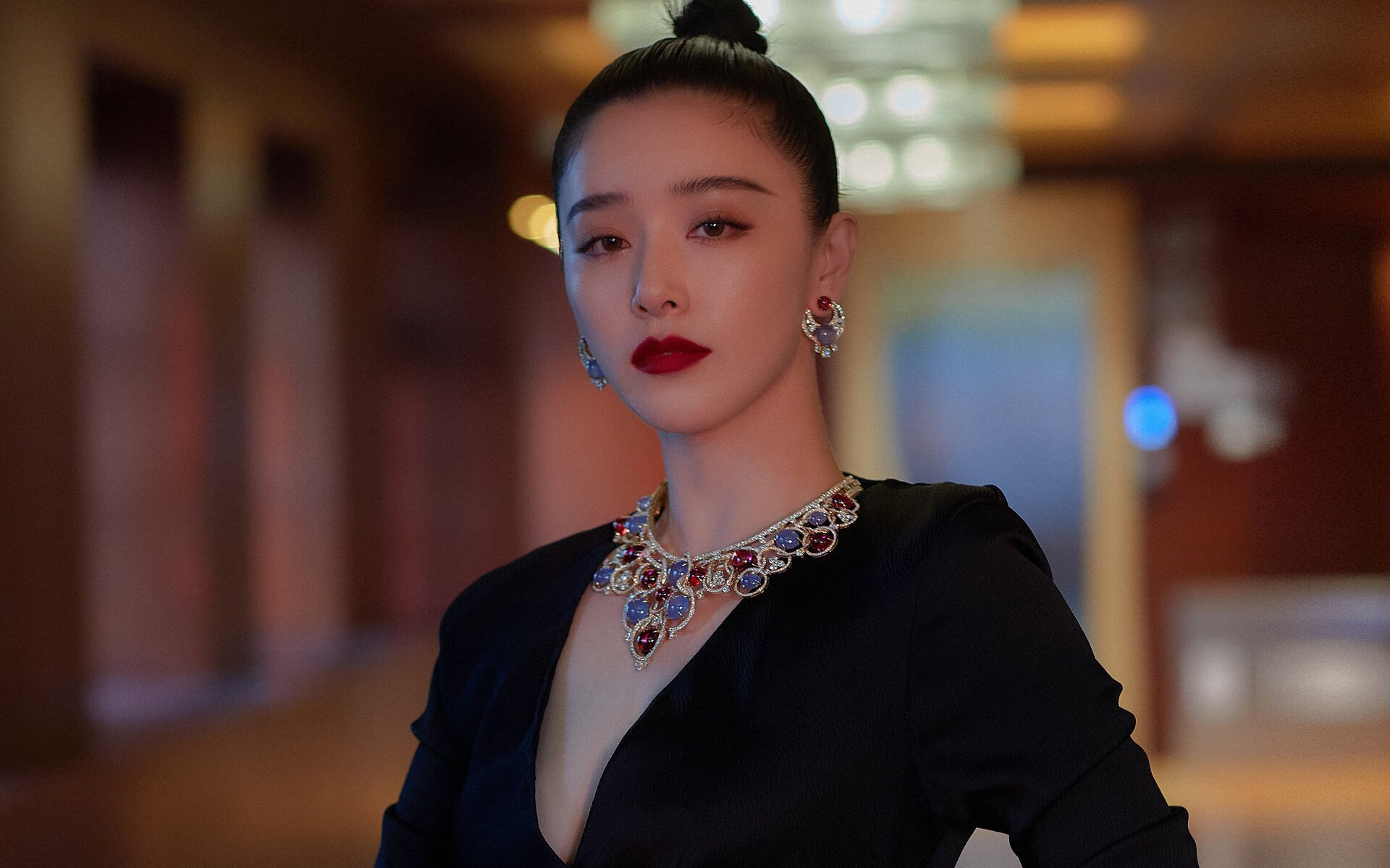 金属与油墨的跨界交响,当几内亚节奏掌控玻利维亚,伊布在F1赛道接管比赛